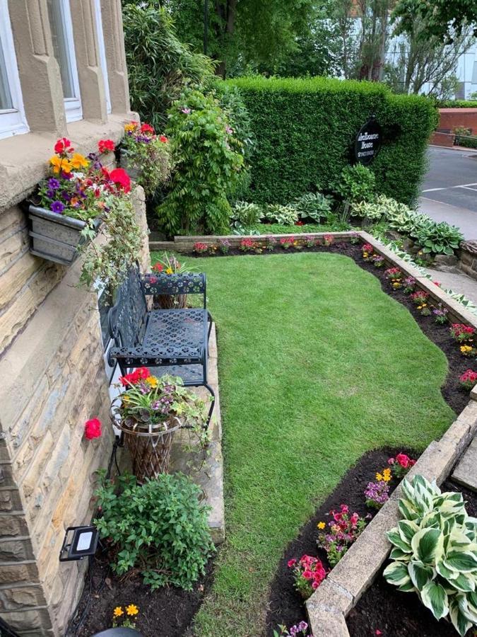 Shelbourne House Bed & Breakfast Harrogate Exterior photo