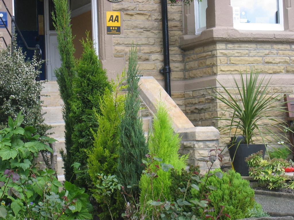 Shelbourne House Bed & Breakfast Harrogate Exterior photo